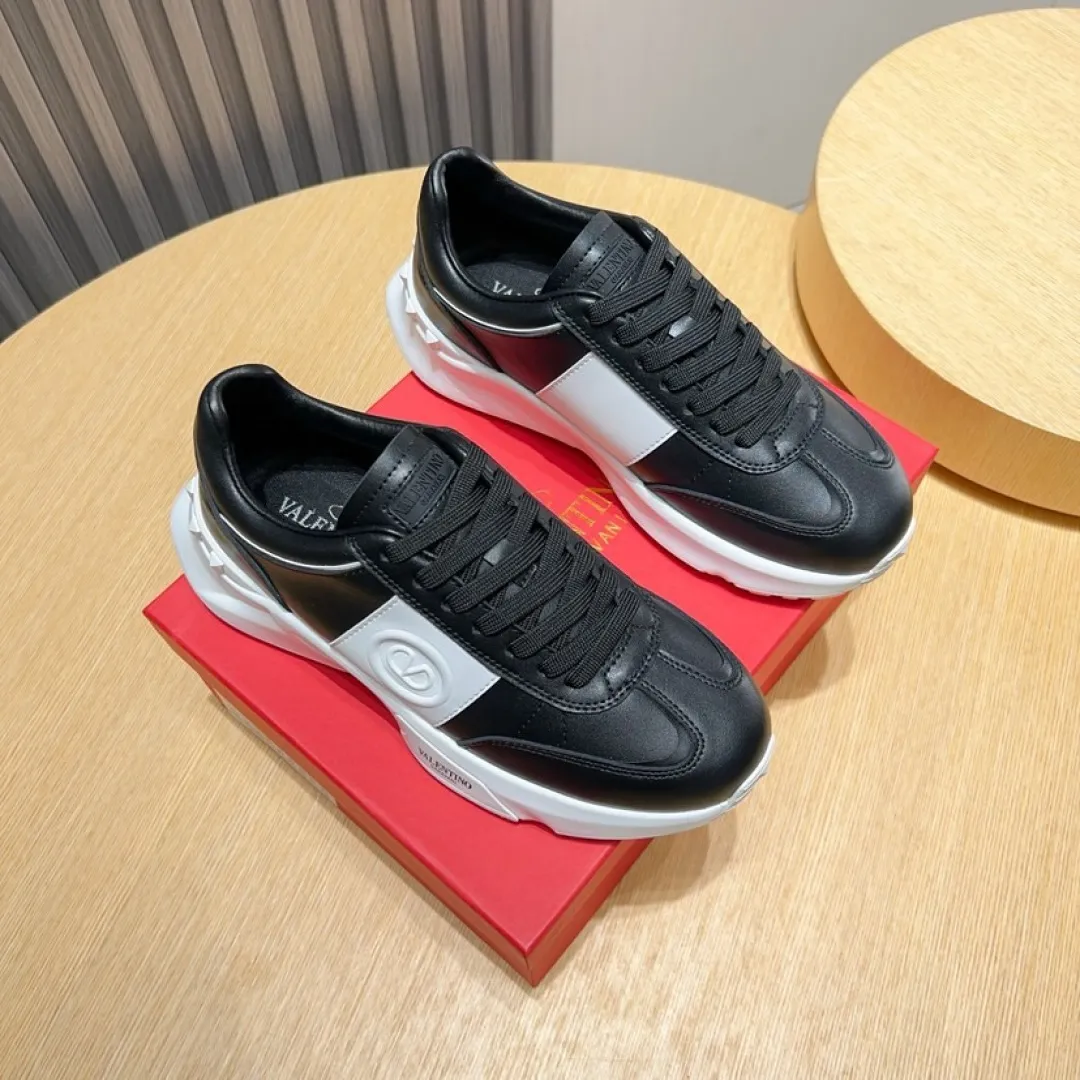 Men's Men's Shoes 💰P520💰[VALENTINO] Huanu Tianlun Fashionable Casual Sports Shoes Original model opening, new models available first! Not high-profile yet avant-garde! Simple, low-key and fashionable, super versatile style, the upper is made of original cowhide, luxurious sheepskin lining craftsmanship, sole: the original sole is specially provided by the original factory and is super comfortable. The version is comfortable on the feet and is so strict on any small area. Size: 38-45 (45 is custom-made and cannot be returned or exchanged)